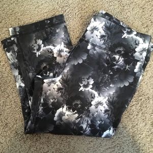 Black and white floral active capris